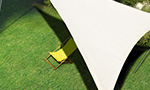 Sonnensegel Home Comfort von Caravita in weiss Dreieck Edelstahlmasten Karabiner